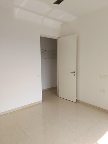 Room in 1.5 BHK Apartment at Hiranandani Fortune City, New Panvel – for Rent