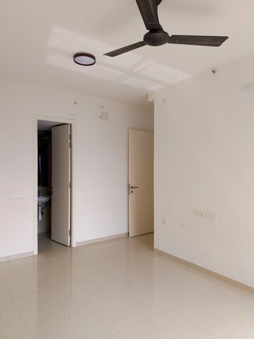 Room in 1.5 BHK Apartment at Hiranandani Fortune City, New Panvel – for Rent