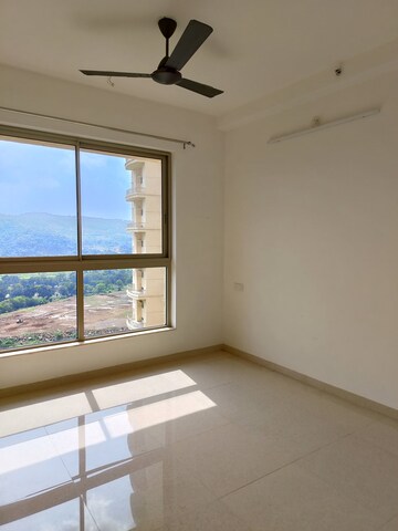 Room in 1.5 BHK Apartment at Hiranandani Fortune City, New Panvel – for Rent
