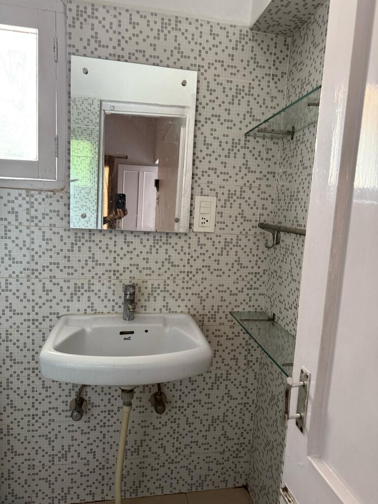 Bathroom, sector 18 1 Bedroom 500 Sq.Ft. Builder Floor In Sector 18 Chandigarh 8894486