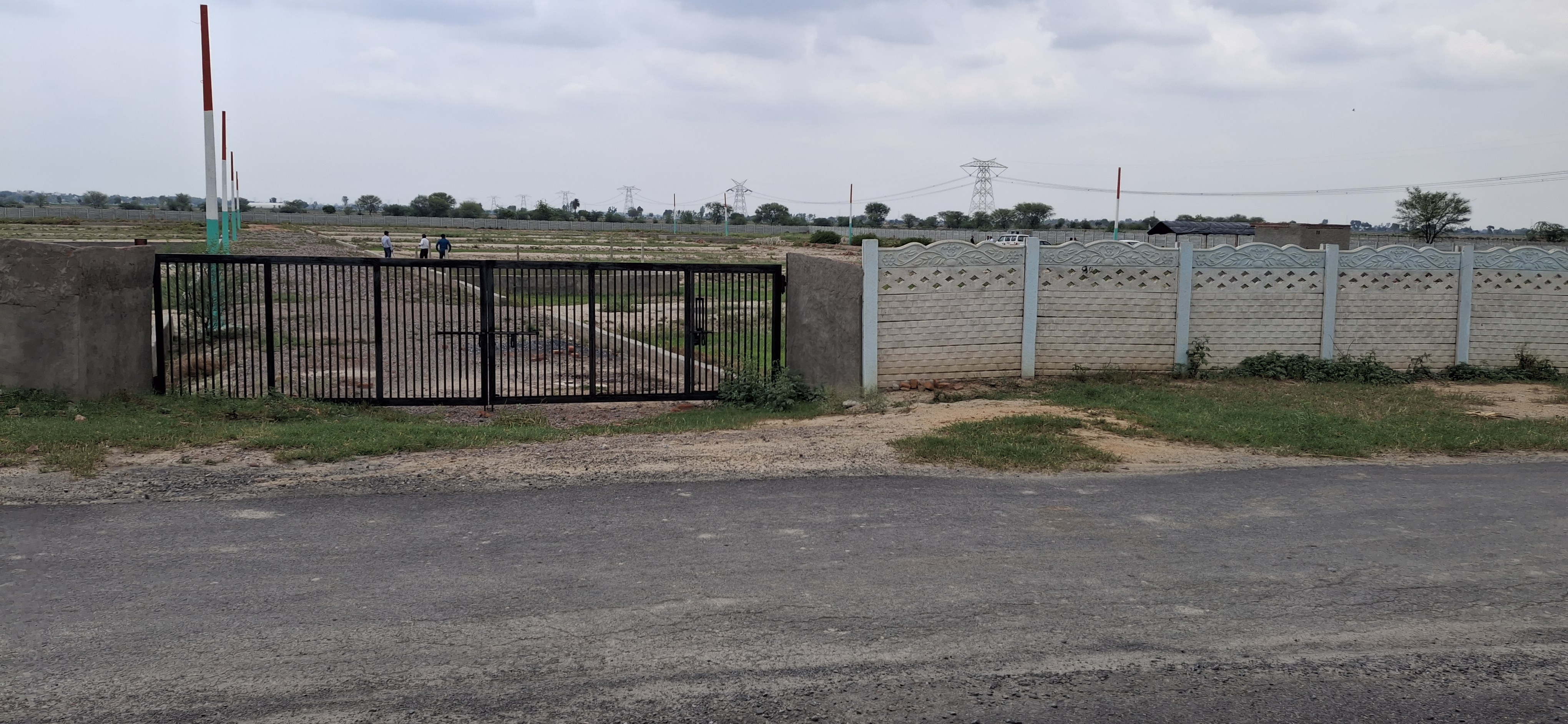 Plot For Sale in Mk Propty 