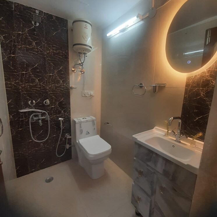 Bathroom, lajpat nagar i 1 RK 300 Sq.Ft. Builder Floor In Lajpat Nagar I Delhi 8894553