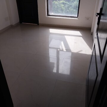 Room in 2 BHK Apartment at Logix Blossom County, Sector 137 – for Rent