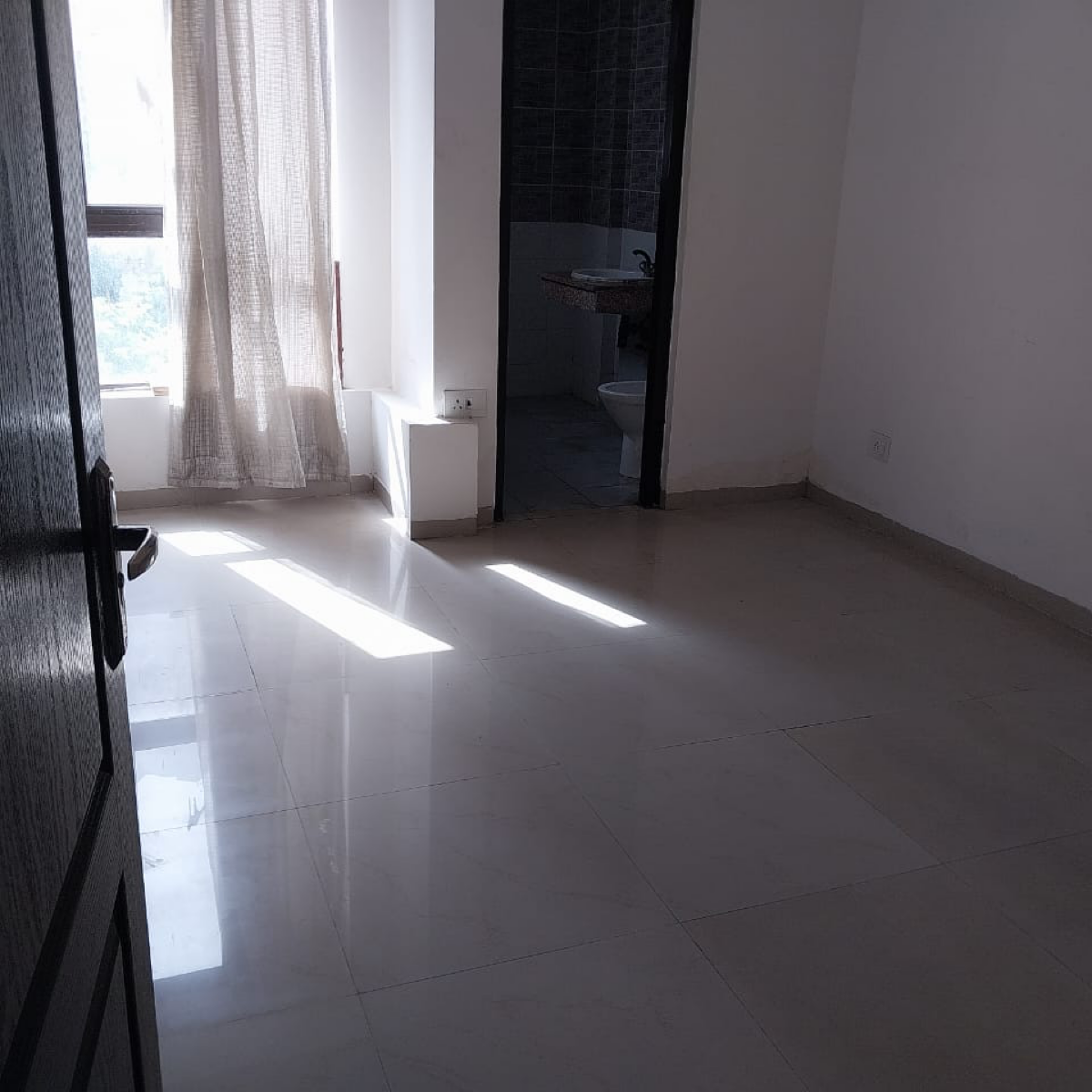 2 BHK Apartment For Rent in Logix Blossom County