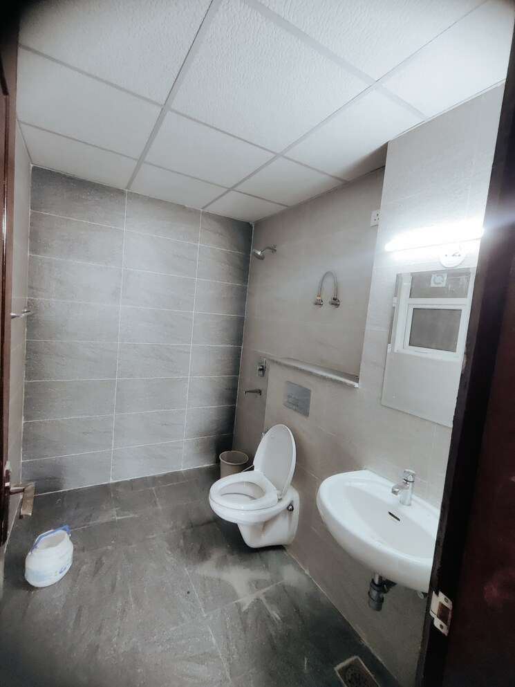 Bathroom, omaxe-royal-residency-faridabad 3 Bedroom 1925 Sq.Ft. Apartment In Sector 79 Faridabad 8894559