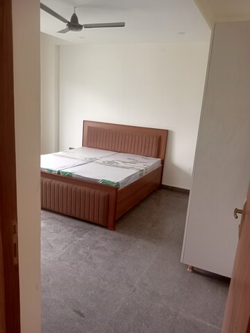 Bedroom in 3 BHK Builder Floor at Sector 33 – for Rent
