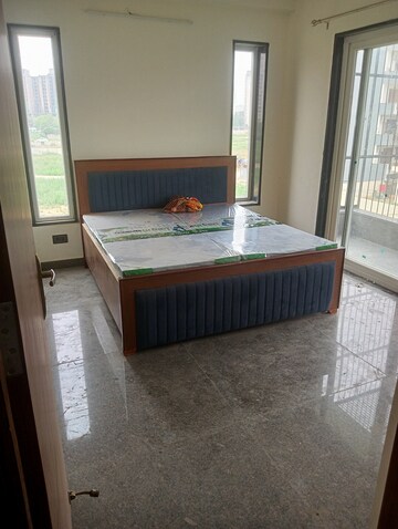 Bedroom in 3 BHK Builder Floor at Sector 33 – for Rent
