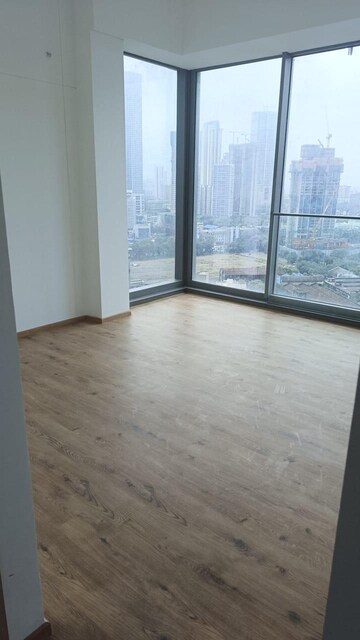 Room in 5 BHK Apartment at Rustomjee Crown, Prabhadevi – for Rent