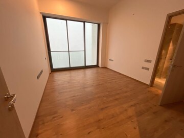 Room in 5 BHK Apartment at Rustomjee Crown, Prabhadevi – for Rent
