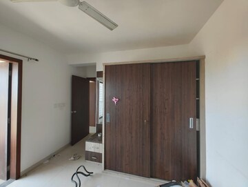 Room in 2 BHK Apartment at Mihan – for Rent
