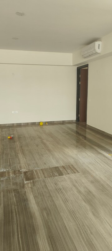 Room in 4 BHK Apartment at Adani Samsara Vilasa, Sector 63 – for Rent