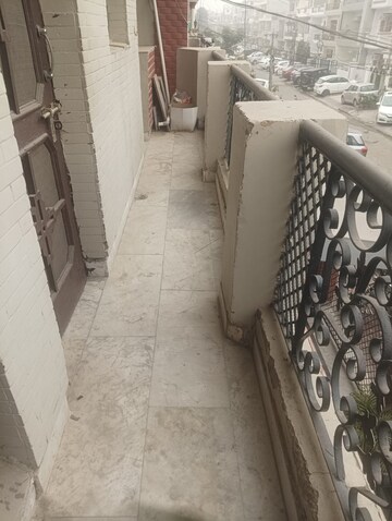 Balcony in 3 BHK Builder Floor at Sector 69 – for Rent