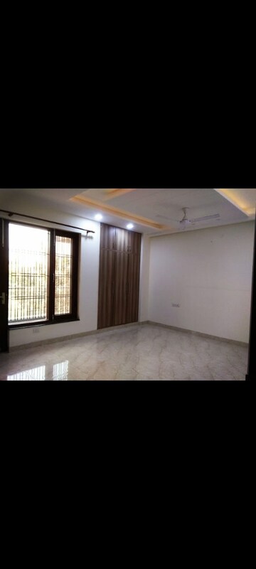 Room in 2 BHK Builder Floor at Sector 46 – for Rent