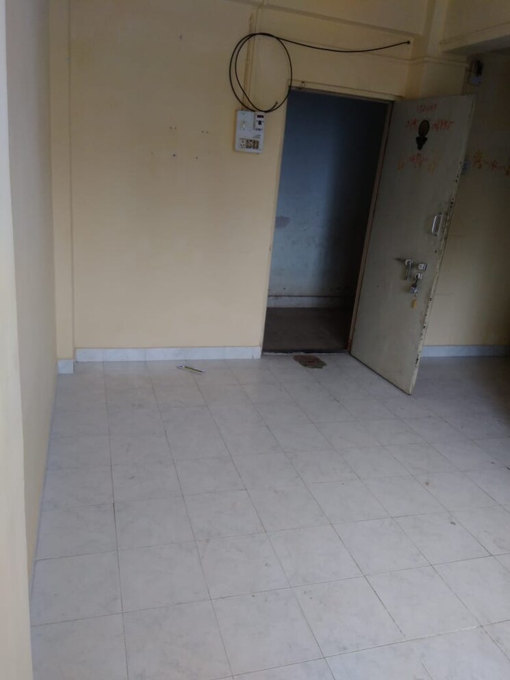 Room, 56-building-triveni-tower-chs-ltd 1 RK 350 Sq.Ft. Apartment In Kandivali West Mumbai 8894635