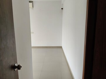 Room in 2.5 BHK Apartment at Oberoi Realty Splendor, Andheri East – for Rent