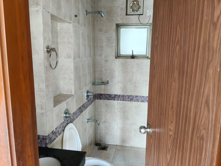 Bathroom, oberoi-realty-splendor 2.5 Bedroom 978 Sq.Ft. Apartment In Andheri East Mumbai 8894667