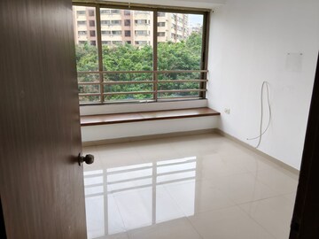 Room in 2.5 BHK Apartment at Oberoi Realty Splendor, Andheri East – for Rent