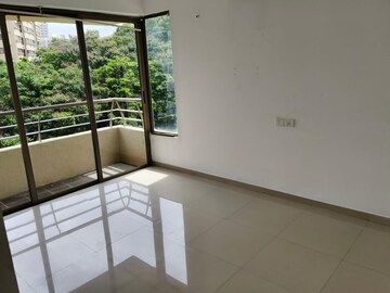 Room in 2.5 BHK Apartment at Oberoi Realty Splendor, Andheri East – for Rent