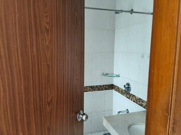 Bathroom in 2.5 BHK Apartment at Oberoi Realty Splendor, Andheri East – for Rent