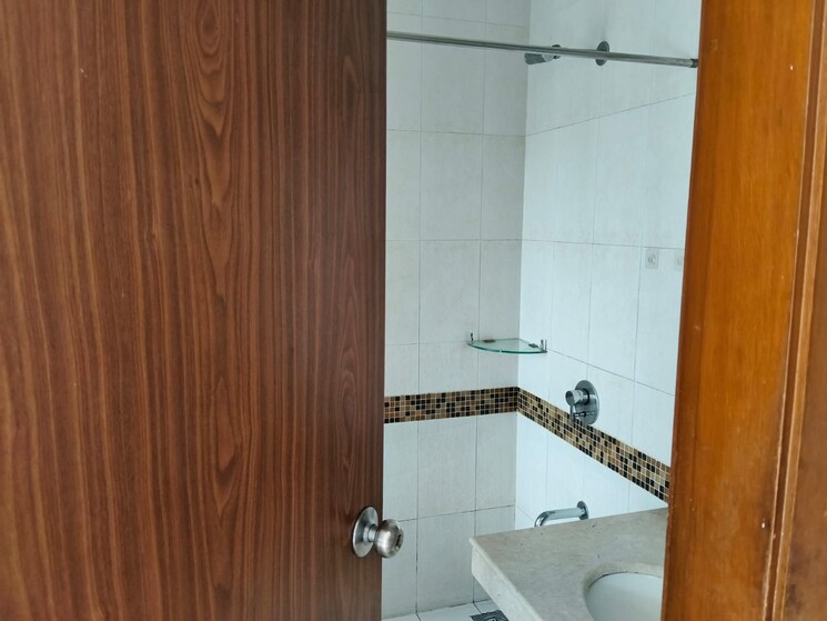 Bathroom, oberoi-realty-splendor 2.5 Bedroom 978 Sq.Ft. Apartment In Andheri East Mumbai 8894667