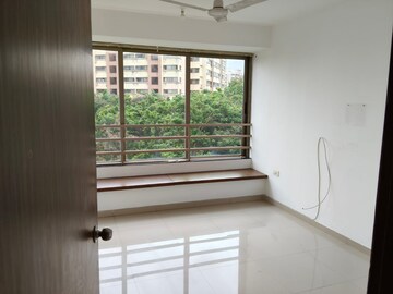 Room in 2.5 BHK Apartment at Oberoi Realty Splendor, Andheri East – for Rent