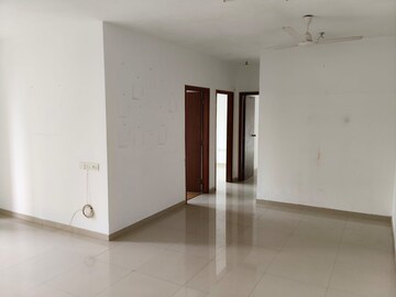 Room in 2.5 BHK Apartment at Oberoi Realty Splendor, Andheri East – for Rent