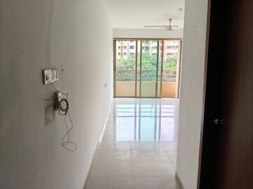 Bathroom in 2.5 BHK Apartment at Oberoi Realty Splendor, Andheri East – for Rent