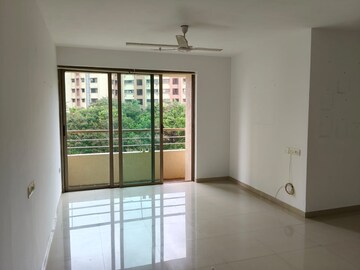 Room in 2.5 BHK Apartment at Oberoi Realty Splendor, Andheri East – for Rent