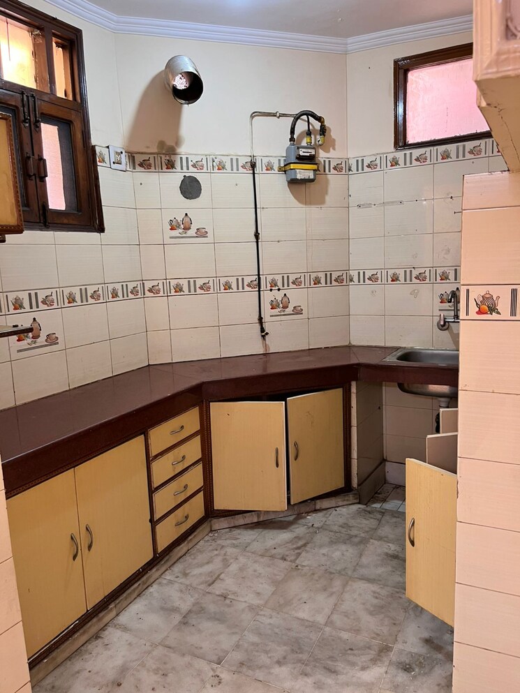 Kitchen, vikas puri 3 Bedroom 1200 Sq.Ft. Apartment In Vikas Puri Delhi 8894677