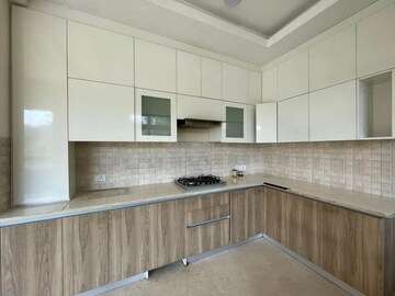 Kitchen in 4 BHK Builder Floor at BPTP Amstoria, Sector 102 – for Rent