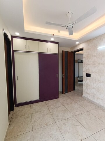 Room in 3 BHK Apartment at Shri Laxmi Celebration Residency, Vasundhara Sector 2b – for Rent
