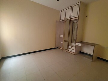 Room in 2 BHK Apartment at Aishwarya Eastwoods, Hsr Layout – for Rent