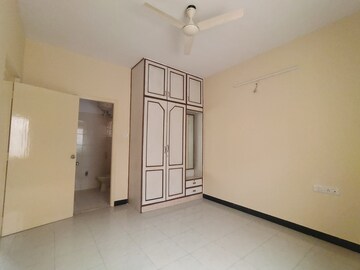 Room in 2 BHK Apartment at Aishwarya Eastwoods, Hsr Layout – for Rent