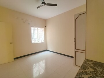Room in 2 BHK Apartment at Aishwarya Eastwoods, Hsr Layout – for Rent