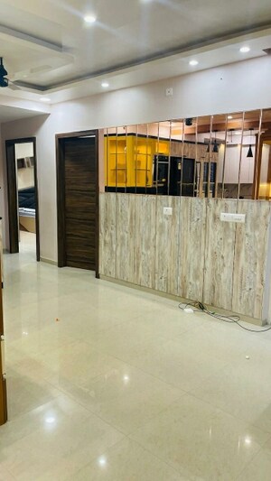 Room in 3.5 BHK Apartment at Omaxe R2, Gomti Nagar – for Sale