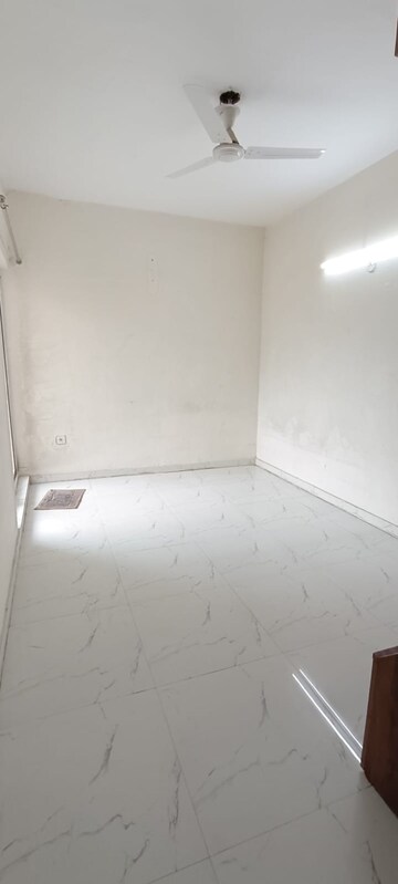 Room in 2.5 BHK Apartment at Pivotal Riddhi Siddhi, Sector 99 – for Rent