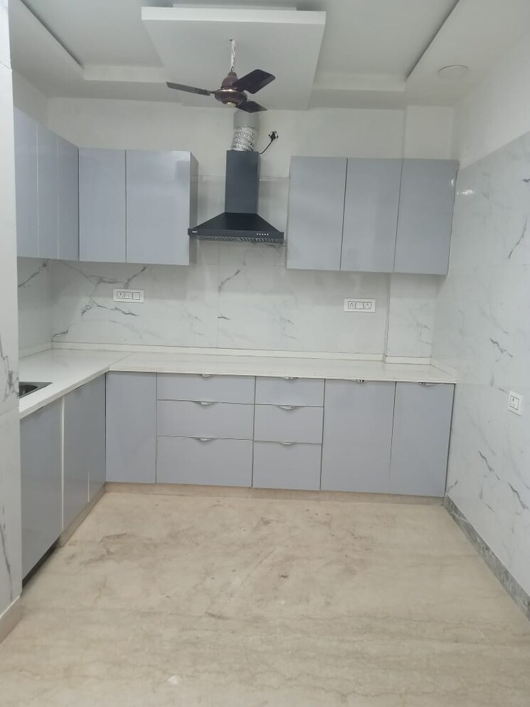 Kitchen, shalimar bagh 2 Bedroom 900 Sq.Ft. Builder Floor In Shalimar Bagh Delhi 8894812