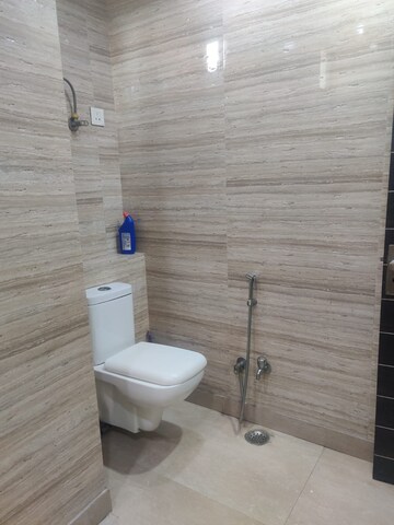 Bathroom in 3 BHK Apartment at Shalimar Bagh – for Rent