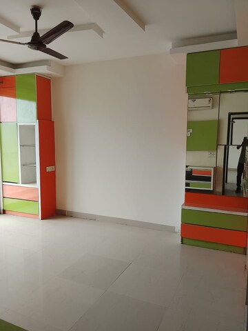 Room in 2.5 BHK Apartment at Prateek Grand City, Siddharth Vihar – for Rent