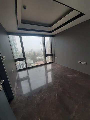 Room in 4 BHK Apartment at Lodha Trump Tower, Worli – for Rent