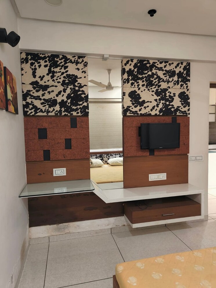 undefined, thaltej 3 Bedroom 1800 Sq.Ft. Apartment In Thaltej Ahmedabad 8894933