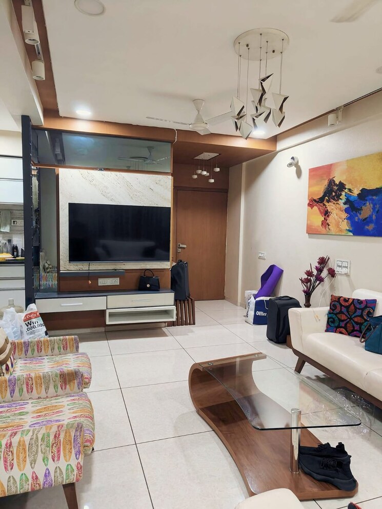 Room, thaltej 3 Bedroom 1800 Sq.Ft. Apartment In Thaltej Ahmedabad 8894933