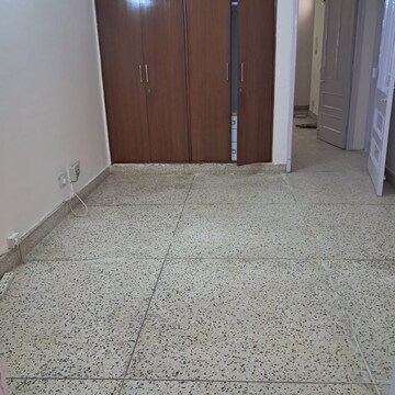 Room in 1 BHK Builder Floor at Hari Nagar Ashram – for Rent