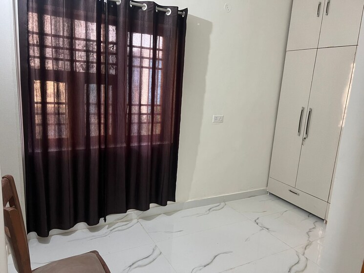 Room, sector 52 1.5 Bedroom 900 Sq.Ft. Builder Floor In Sector 52 Gurgaon 8894980