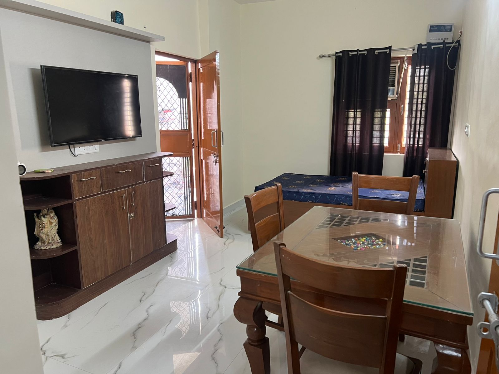 1.5 BHK + Study Room Builder Floor For Rent in Sector 52
