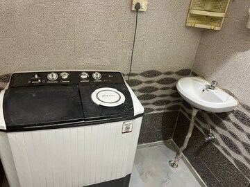 Attached Bathroom in 1.5 BHK Builder Floor at Sector 52 – for Rent