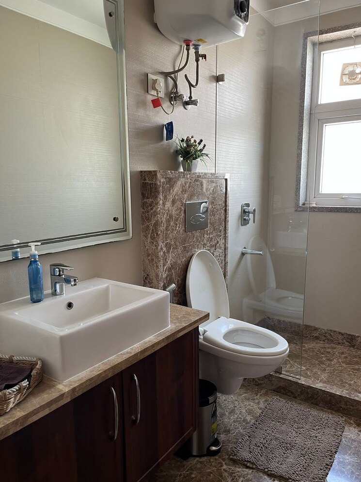 Bathroom, defence colony 2 Bedroom 2000 Sq.Ft. Apartment In Defence Colony Delhi 8894926