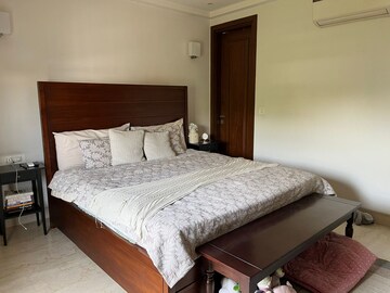 Bedroom in 2 BHK Apartment at Defence Colony – for Rent
