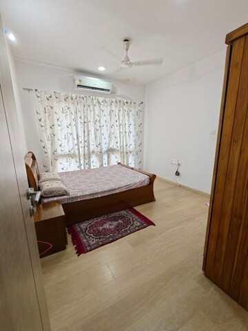 Bedroom in 2.5 BHK Apartment at Sheth Vasant Oasis, Andheri East – for Rent