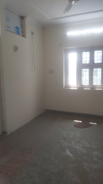 Room in 2.5 BHK Apartment at Mayur Vihar – for Sale
